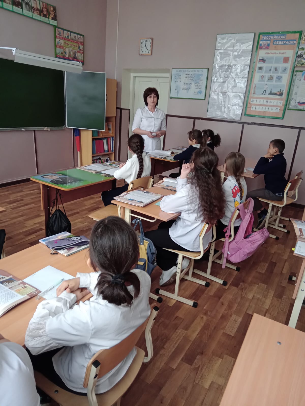 Проведен цикл лекций.